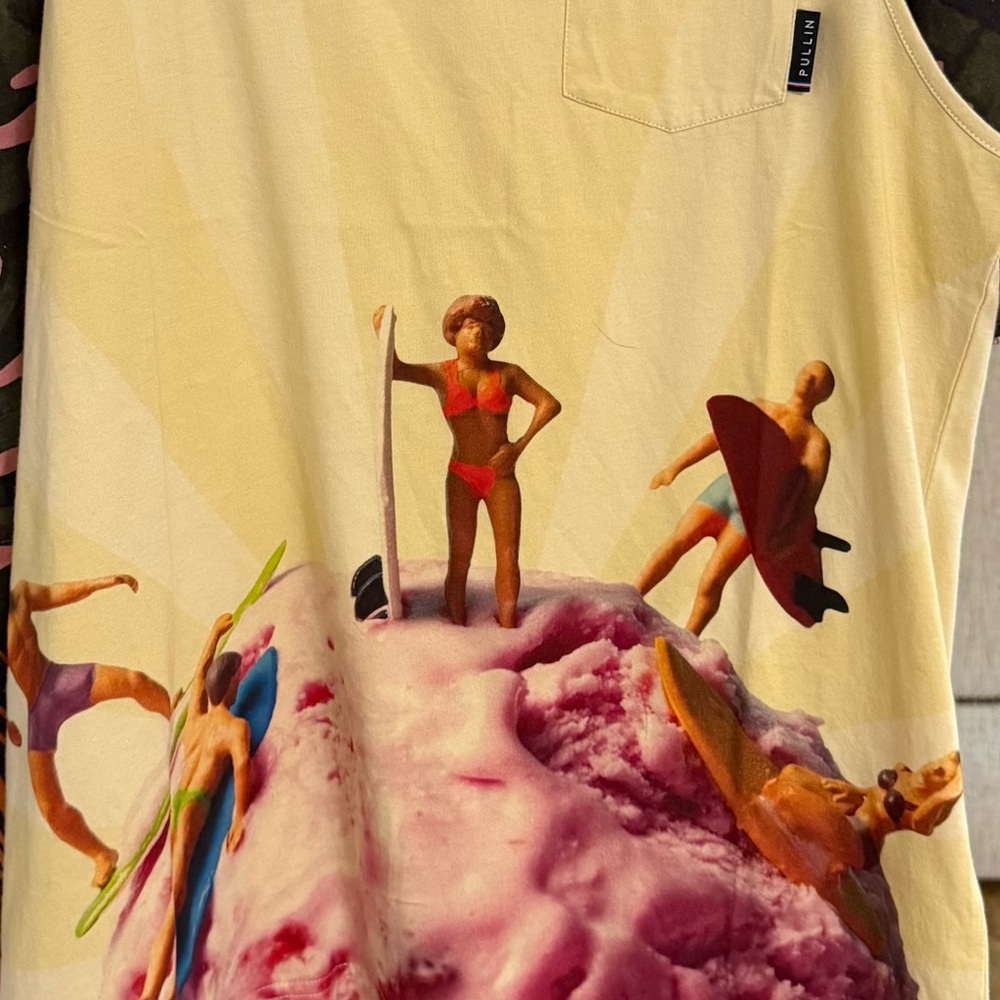 Pull-in graphic muscle shirt new with tags